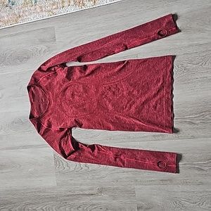 Lululemon swiftly tech long sleeve.  Size 2